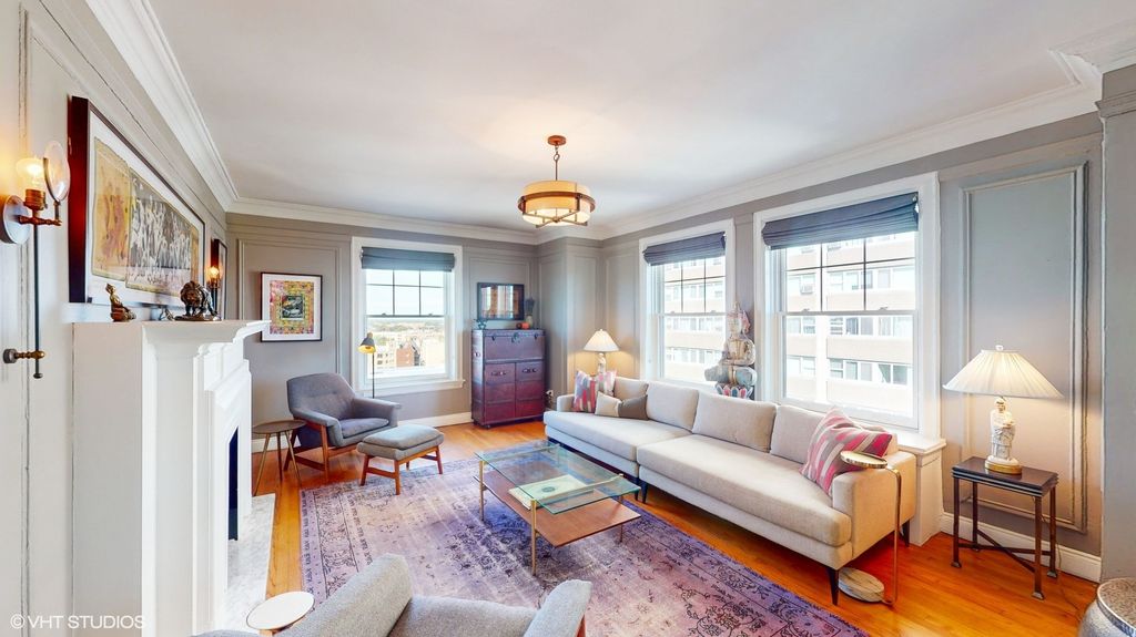 Image 2 of property listing at 5000 N MARINE Drive 12E, Chicago, IL 60640