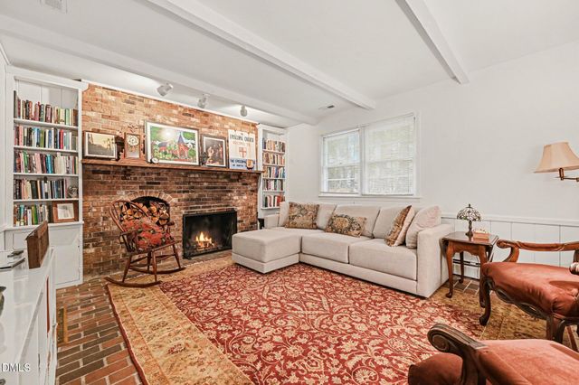 203 Wood Circle, Chapel Hill, NC 27514