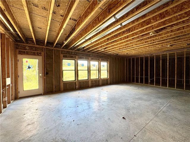 8504 NW 90th Terrace, Kansas City, MO 64153