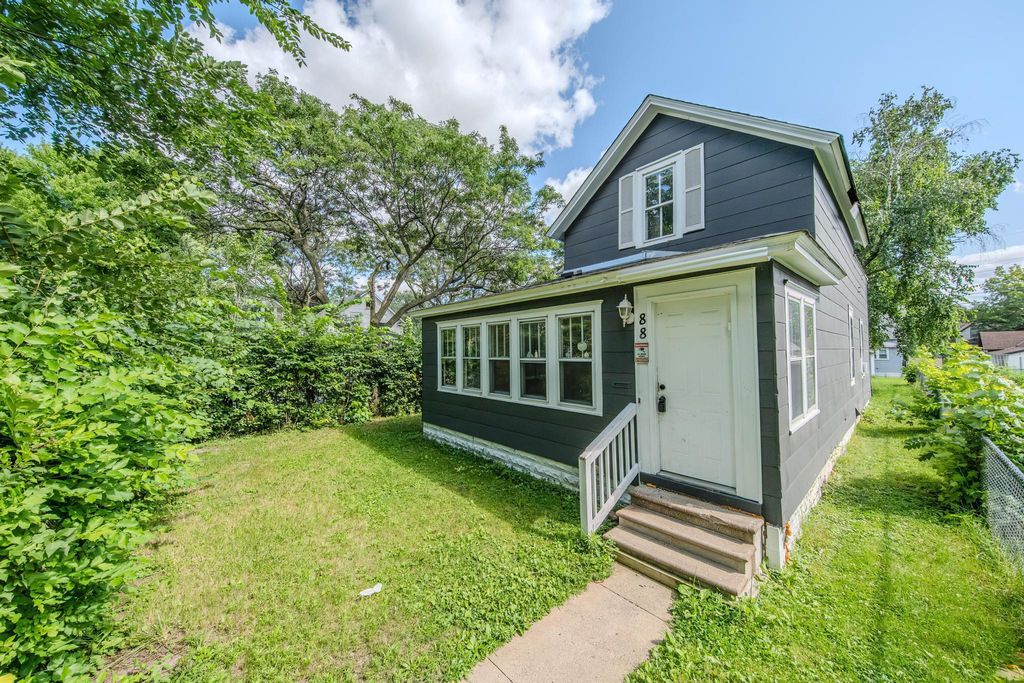 88 Magnolia Ave W property