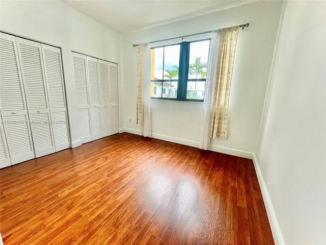 8390 SW 72nd Ave 421, Miami, FL 33143