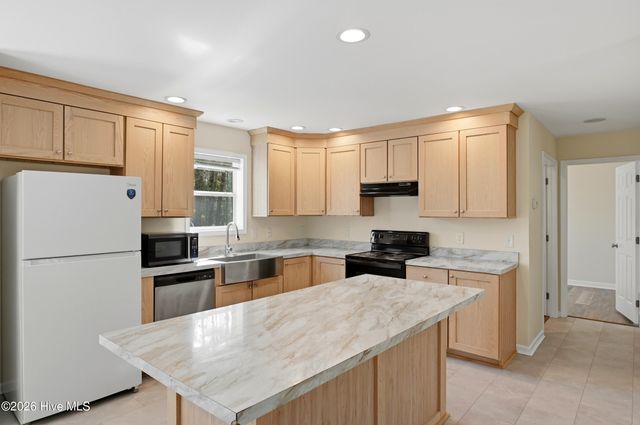 858 Wildwood Circle, Hampstead, NC 28443