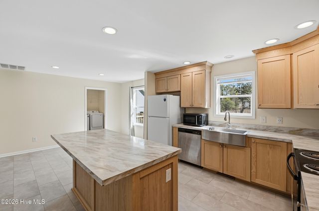 858 Wildwood Circle, Hampstead, NC 28443