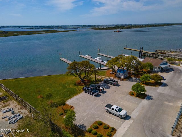 858 Wildwood Circle, Hampstead, NC 28443