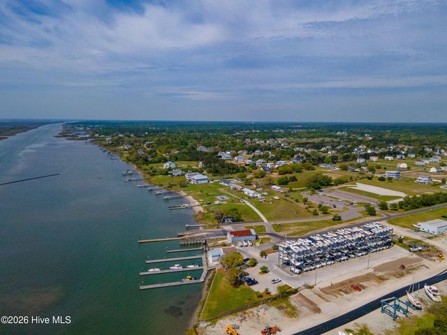 858 Wildwood Circle, Hampstead, NC 28443