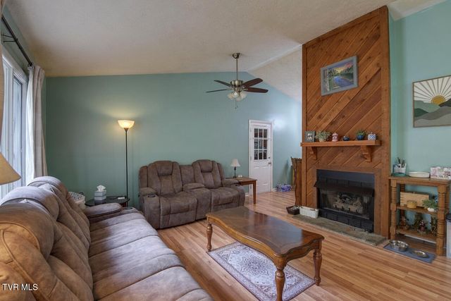 1037 Surmont Court, Kingsport, TN 37660