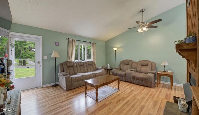 1037 Surmont Court, Kingsport, TN 37660