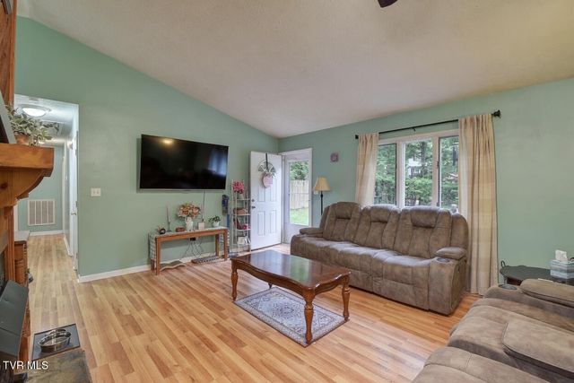 1037 Surmont Court, Kingsport, TN 37660