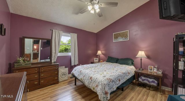1037 Surmont Court, Kingsport, TN 37660