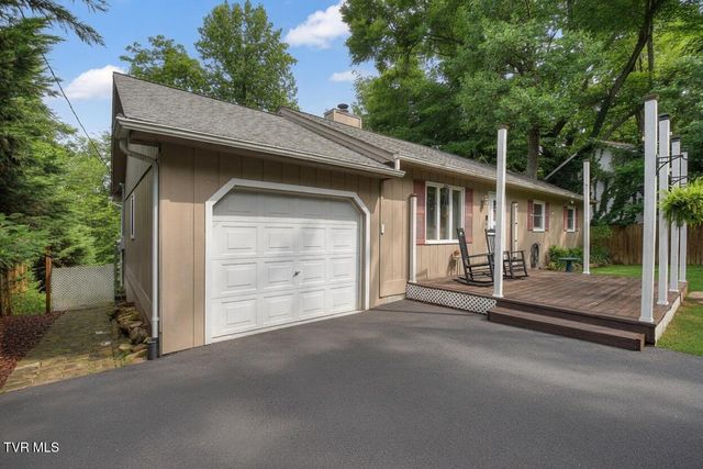 1037 Surmont Court, Kingsport, TN 37660