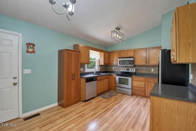 1037 Surmont Court, Kingsport, TN 37660