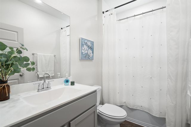 202 Barton Creek LN, Hutto, TX 78634