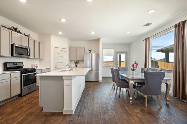 202 Barton Creek LN, Hutto, TX 78634
