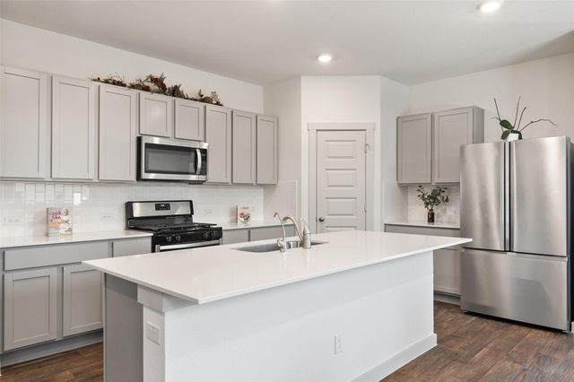 202 Barton Creek LN, Hutto, TX 78634