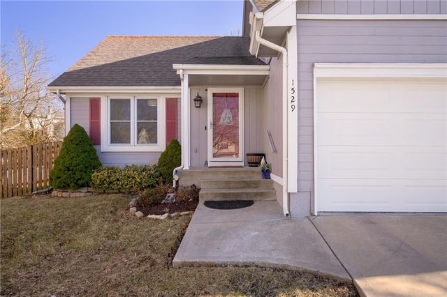 1529 W Park Street, Olathe, KS 66061