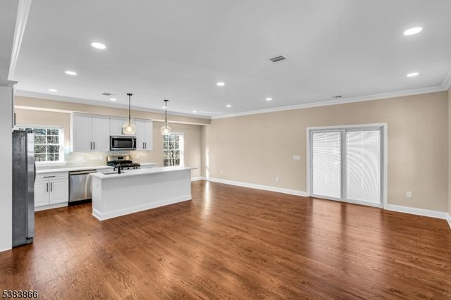 2000 Whittier St, Rahway City, NJ 07065