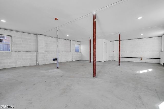 2000 Whittier St, Rahway City, NJ 07065