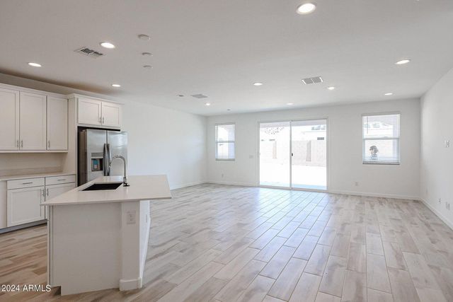 7682 W Jackrabbit Lane, Peoria, AZ 85383