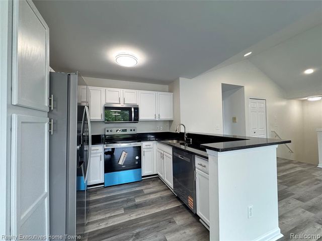 43940 Elm Drive, Sterling Heights, MI 48313
