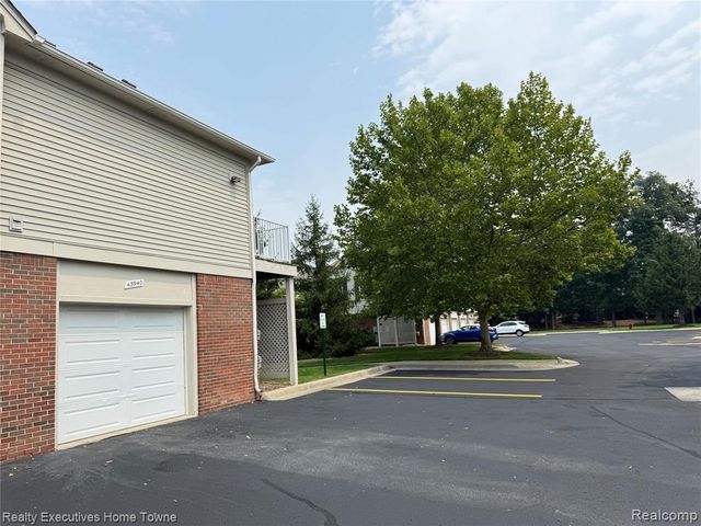 43940 Elm Drive, Sterling Heights, MI 48313