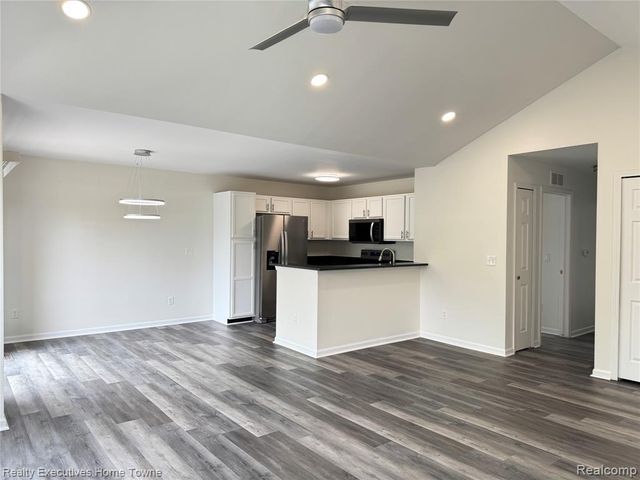 43940 Elm Drive, Sterling Heights, MI 48313