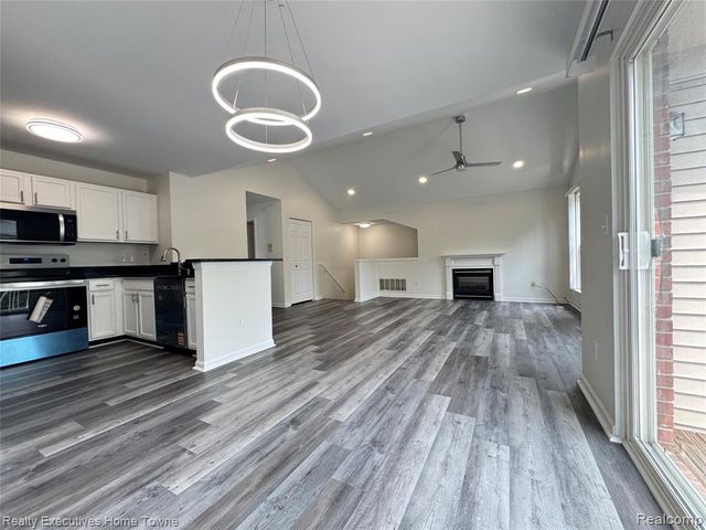 43940 Elm Drive, Sterling Heights, MI 48313