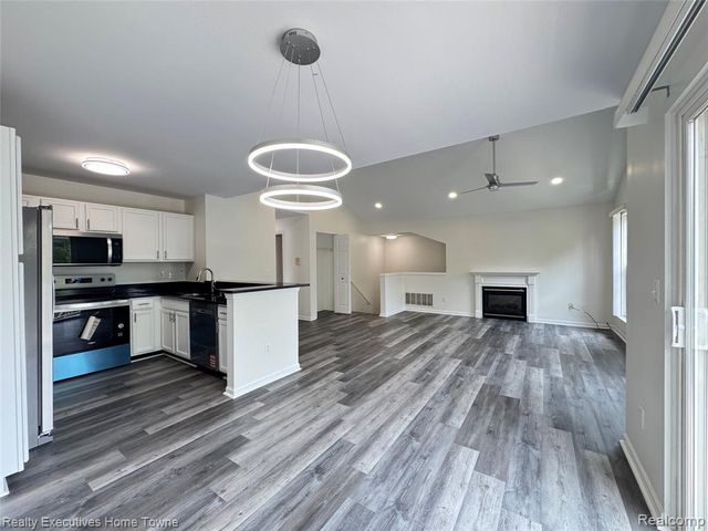 43940 Elm Drive, Sterling Heights, MI 48313