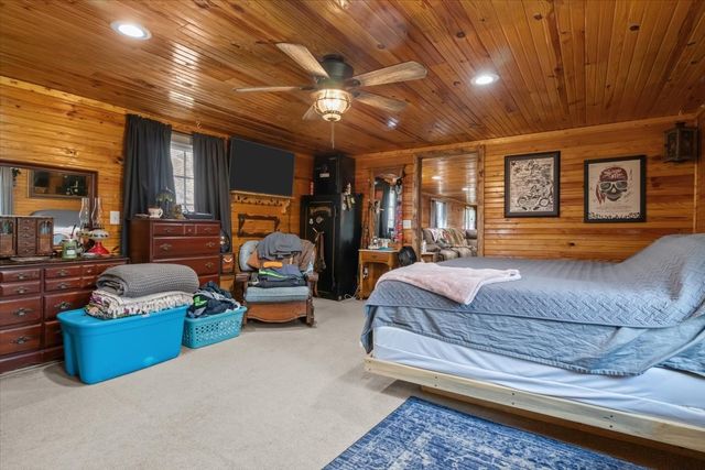 1515 Hayshed Rd, Charlotte, TN 37036