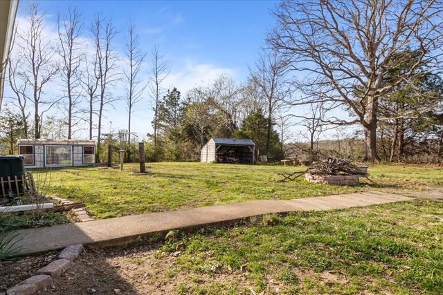 1515 Hayshed Rd, Charlotte, TN 37036