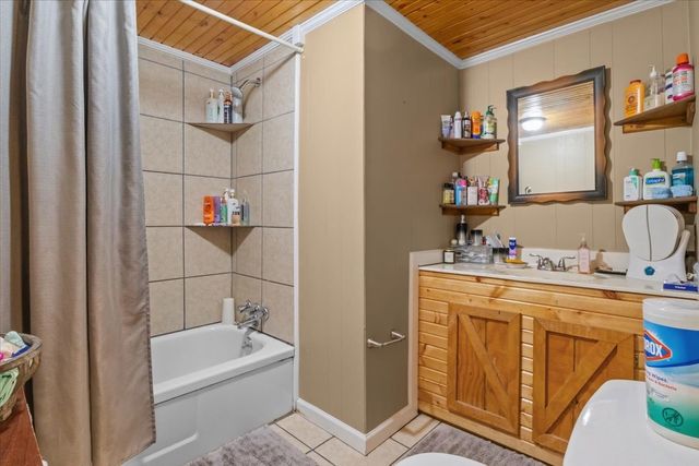 1515 Hayshed Rd, Charlotte, TN 37036