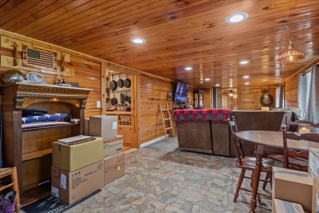 1515 Hayshed Rd, Charlotte, TN 37036