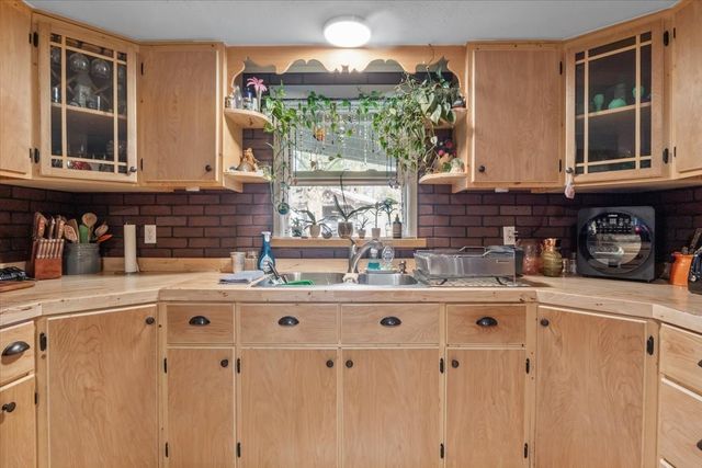 1515 Hayshed Rd, Charlotte, TN 37036