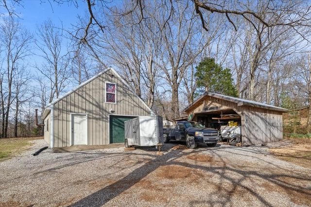 1515 Hayshed Rd, Charlotte, TN 37036