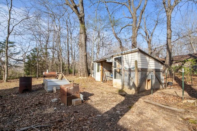 1515 Hayshed Rd, Charlotte, TN 37036