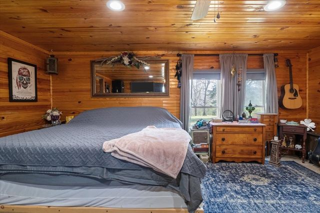 1515 Hayshed Rd, Charlotte, TN 37036