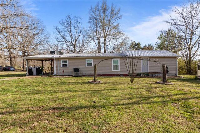 1515 Hayshed Rd, Charlotte, TN 37036