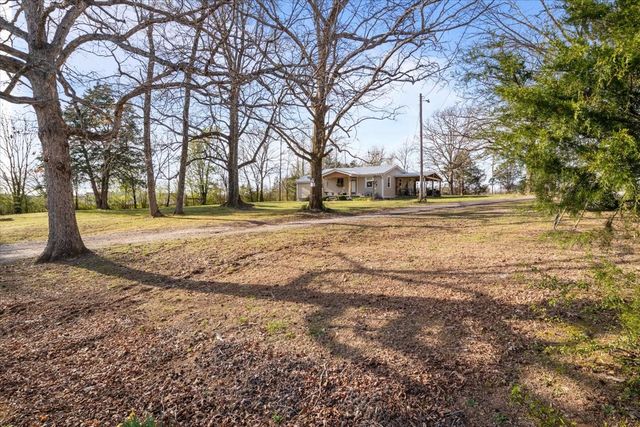 1515 Hayshed Rd, Charlotte, TN 37036