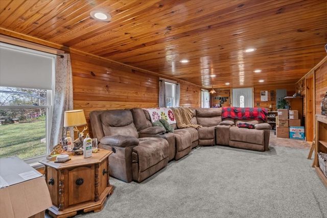 1515 Hayshed Rd, Charlotte, TN 37036