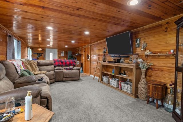 1515 Hayshed Rd, Charlotte, TN 37036