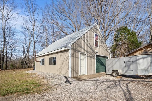 1515 Hayshed Rd, Charlotte, TN 37036