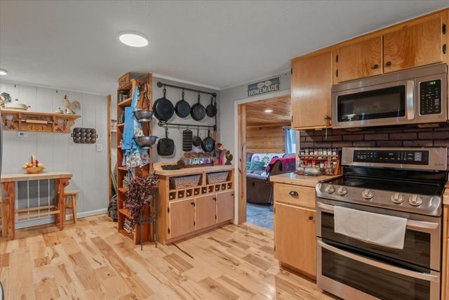 1515 Hayshed Rd, Charlotte, TN 37036