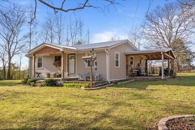1515 Hayshed Rd, Charlotte, TN 37036