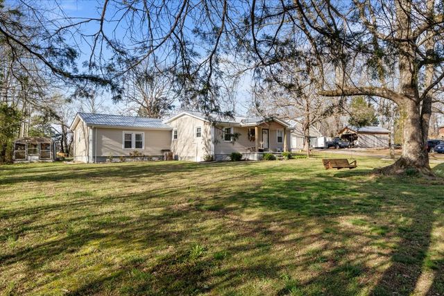 1515 Hayshed Rd, Charlotte, TN 37036