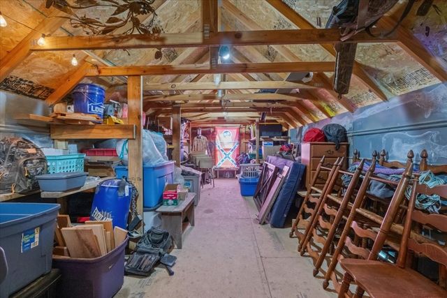 1515 Hayshed Rd, Charlotte, TN 37036