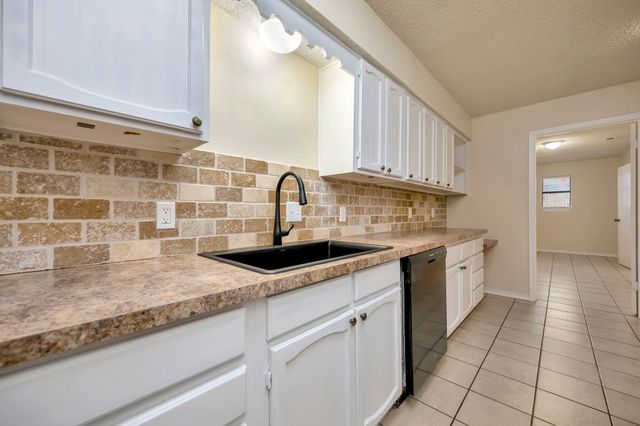 821 Timberoaks Drive, Azle, TX 76020