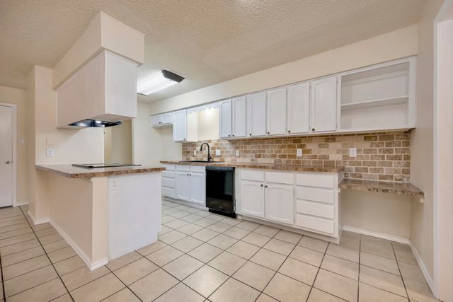 821 Timberoaks Drive, Azle, TX 76020