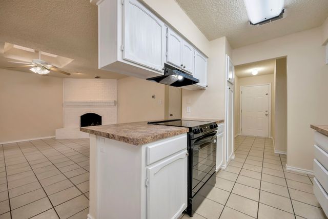 821 Timberoaks Drive, Azle, TX 76020