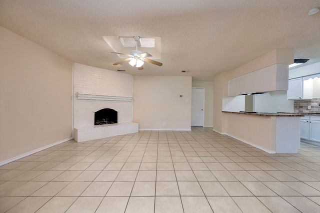 821 Timberoaks Drive, Azle, TX 76020