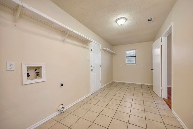 821 Timberoaks Drive, Azle, TX 76020