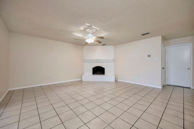 821 Timberoaks Drive, Azle, TX 76020